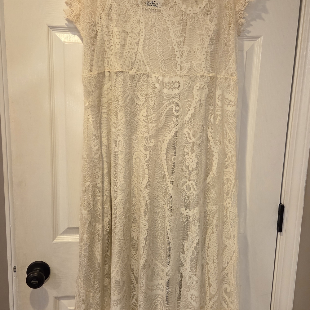 Lace Button-Front Maxi Dress in Ivory - Picture 7 of 7